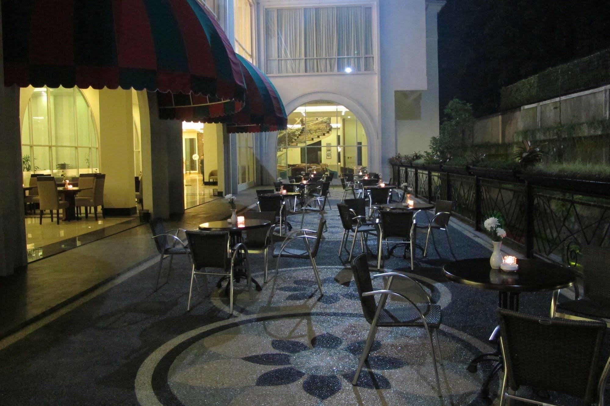 The Sahira Hotel Syariah Bogor Exteriér fotografie